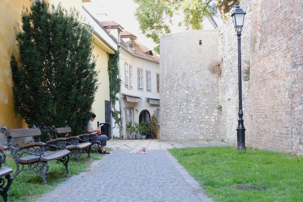 Varfal-Lak Apartman Sopron Bagian luar foto