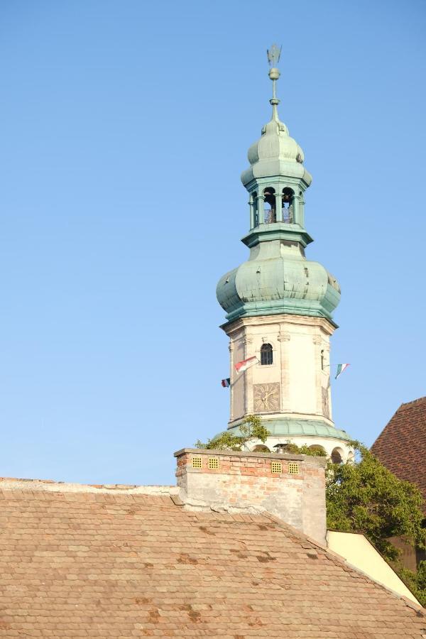Varfal-Lak Apartman Sopron Bagian luar foto