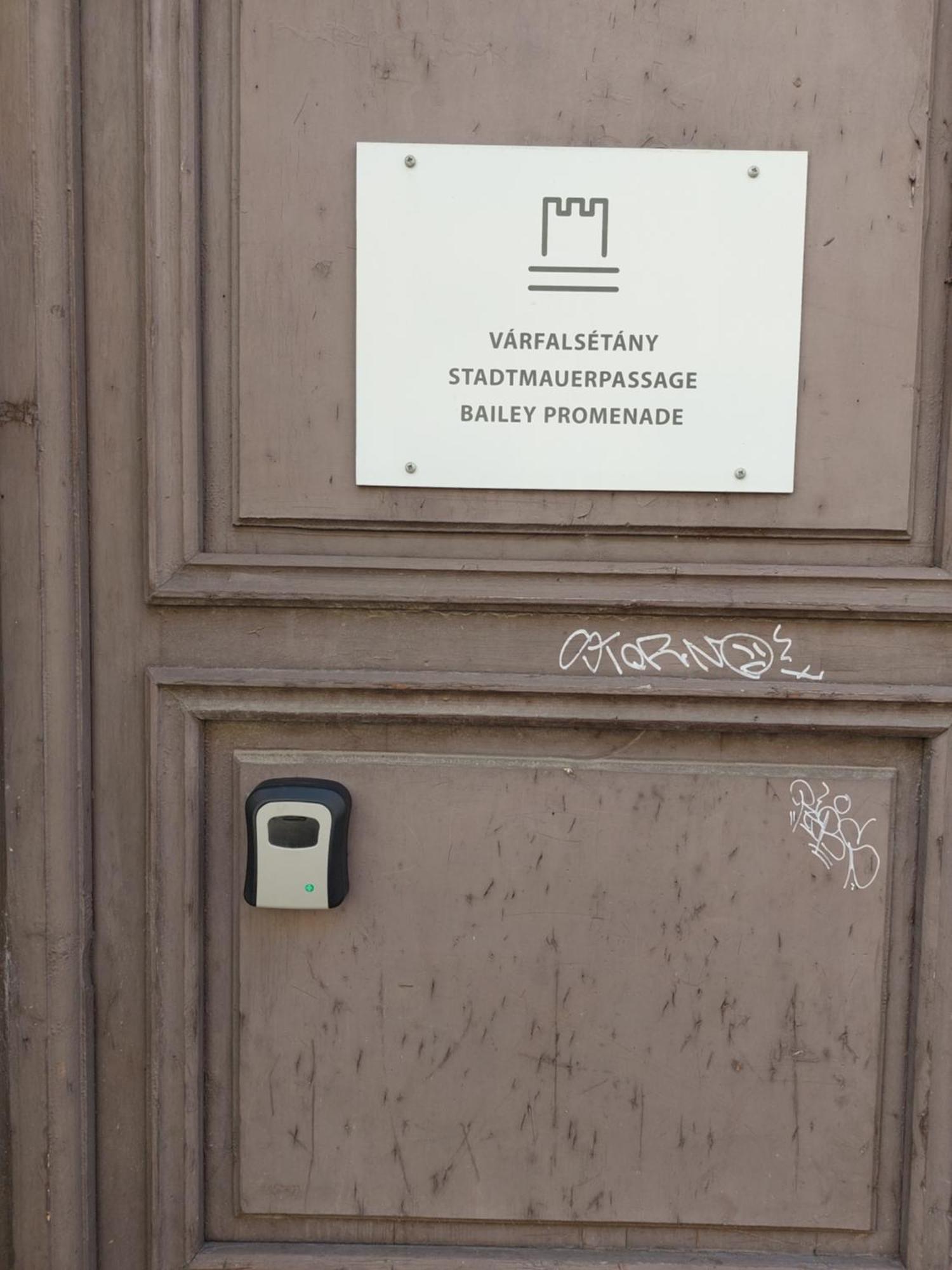 Varfal-Lak Apartman Sopron Bagian luar foto