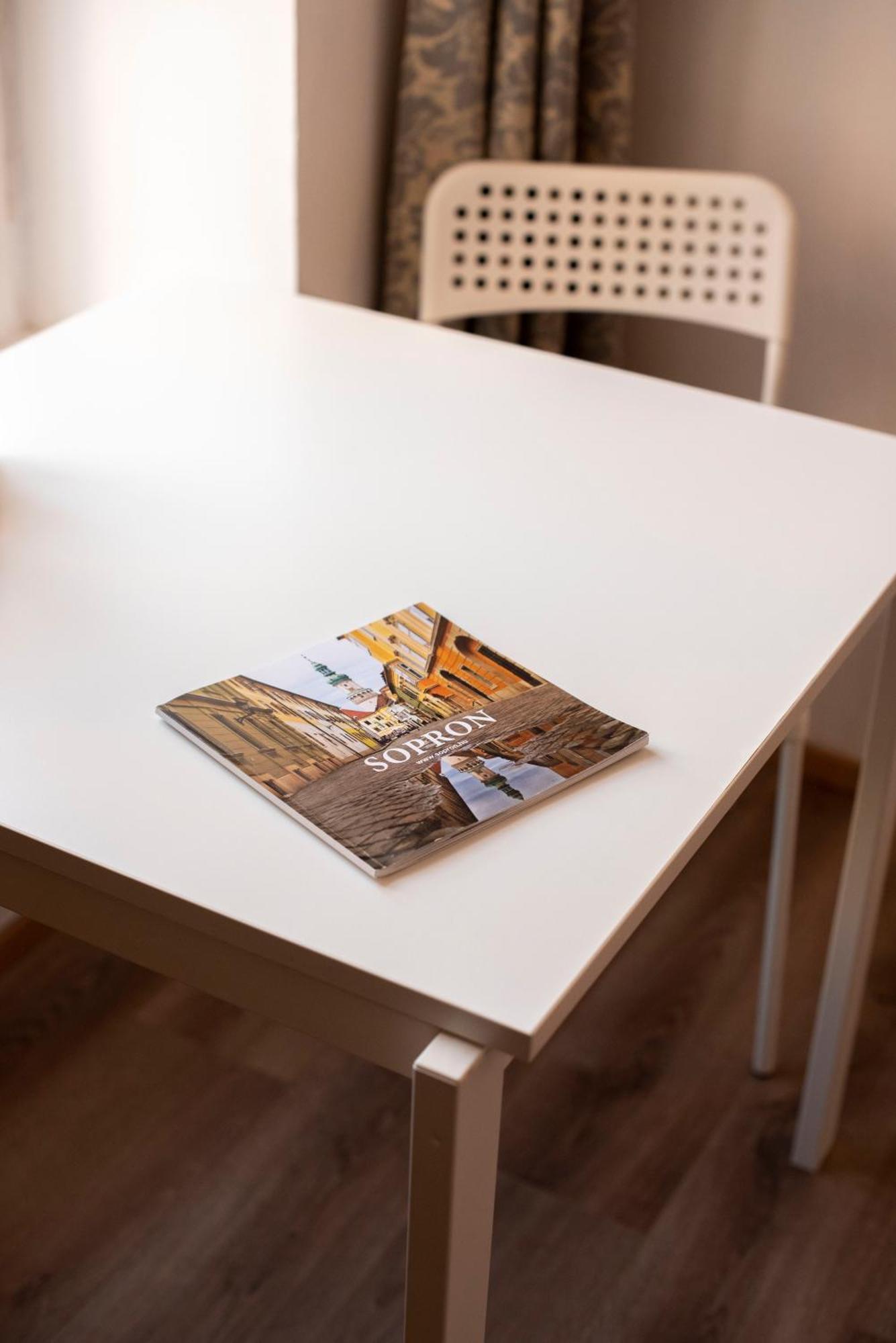 Varfal-Lak Apartman Sopron Bagian luar foto