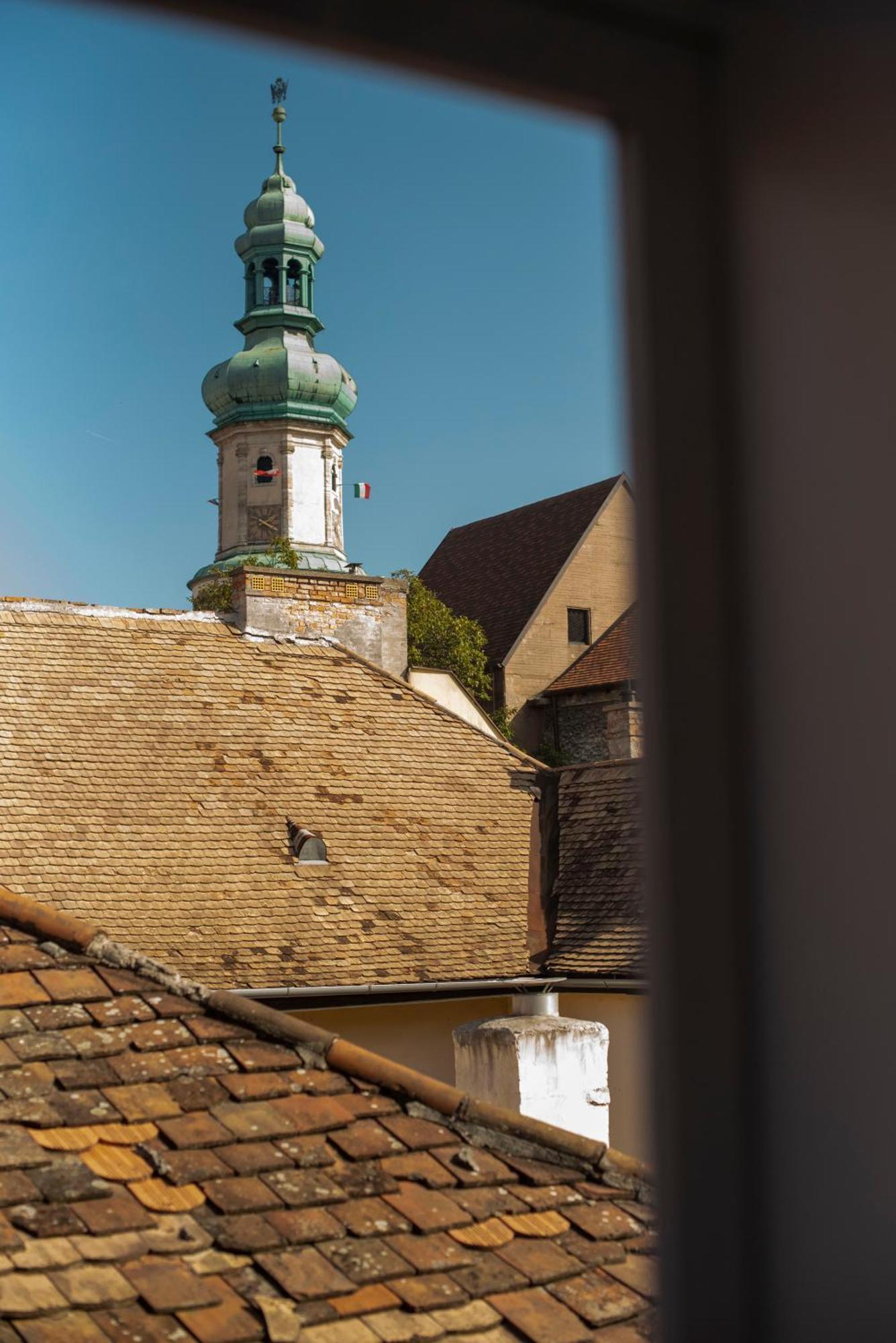 Varfal-Lak Apartman Sopron Bagian luar foto